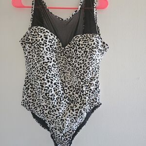 Elegant Leopard Print One Piece Swimsuit